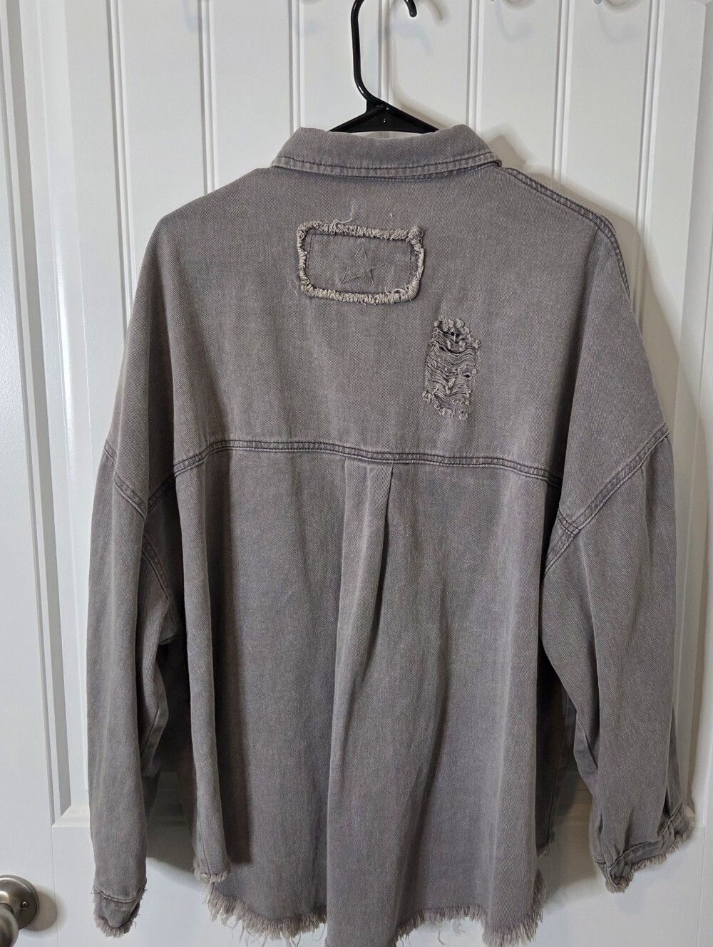 POL Distressed Denim Shacket Jacket Oversized Frayed Raw Hem Violet Gray Large - Picture 3 of 11